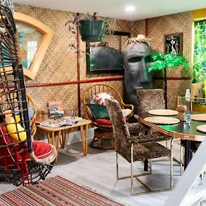 Tropical Tiki Hut Holiday home Louisville
